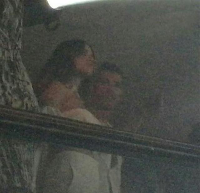 Bạn gái tin đồn đẹp tựa thiên thần của Ronaldo - Ảnh 1.