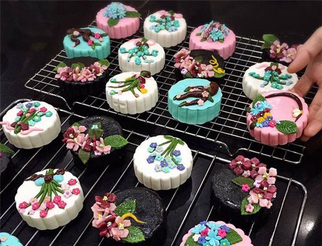 bánh trung thu, bánh trung thu handmade, gái công sở làm bánh trung thu, làm bánh trung thu bán