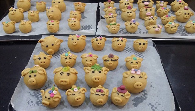 bánh trung thu, bánh trung thu handmade, gái công sở làm bánh trung thu, làm bánh trung thu bán