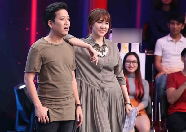 Loat vay ao giau bung kho hieu cua Hari Won hinh anh 5