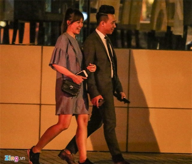 Loat vay ao giau bung kho hieu cua Hari Won hinh anh 6