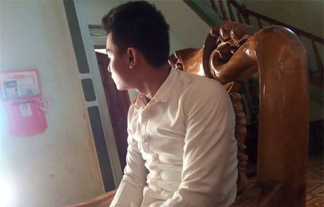 Hùng buồn bã cho biết nếu được sẽ thi lại vào năm sau