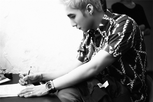 Chỉ chu môi thôi Sơn Tùng cũng khiến fan bấn loạn - Ảnh 11.