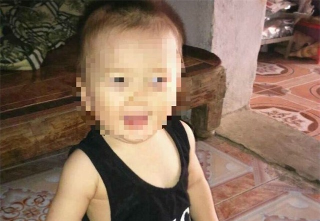 Be trai 2 tuoi tu thoat khoi hai ke bat coc phe ma tuy hinh anh 1