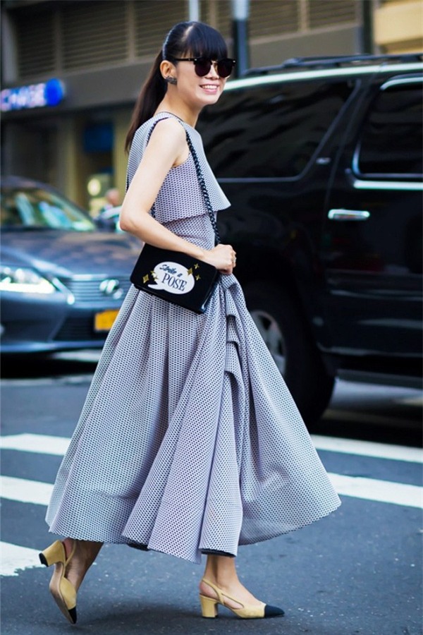 Giày/sandals đế vừa thô vừa thấp, các nàng đã cóx trong tủ đồ mình chưa?