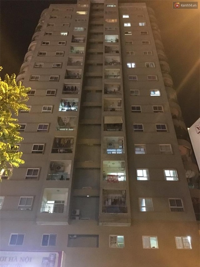 Hà Nội: Mâu thuẫn tình cảm, nam thanh niên dọa nhảy lầu tự sát từ tầng 16 - Ảnh 4.
