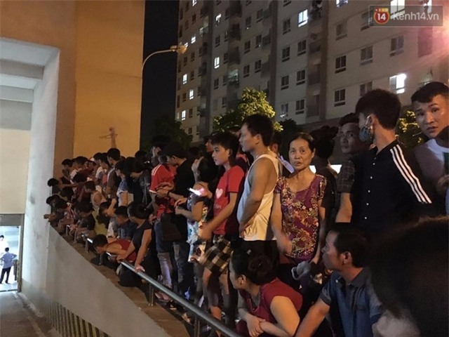 Hà Nội: Mâu thuẫn tình cảm, nam thanh niên dọa nhảy lầu tự sát từ tầng 16 - Ảnh 7.