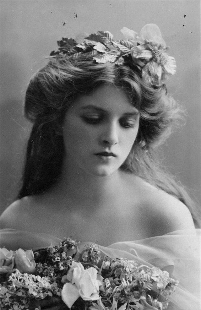 Vẻ đẹp hút hồn của những hot girl hơn 100 năm về trước - Ảnh 2.