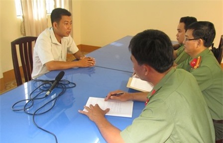 Làm việc với cơ quan công an, Nguyên khai nhận hành vi tự xưng là công an