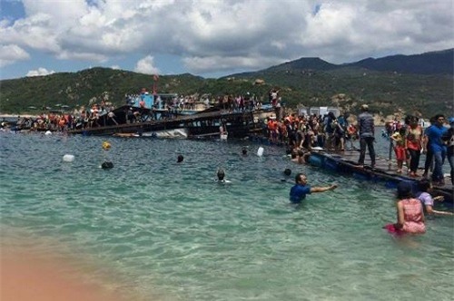 sap nha hang noi o ninh thuan, 2 nguoi tu vong, hang tram nguoi hoang loan - 1