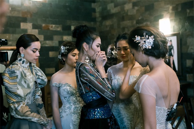 The Face: 3 lần bị Phạm Hương loại học trò, Lan Khuê khóc nấc bỏ về - Ảnh 22.