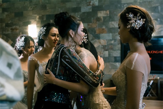 The Face: 3 lần bị Phạm Hương loại học trò, Lan Khuê khóc nấc bỏ về - Ảnh 23.