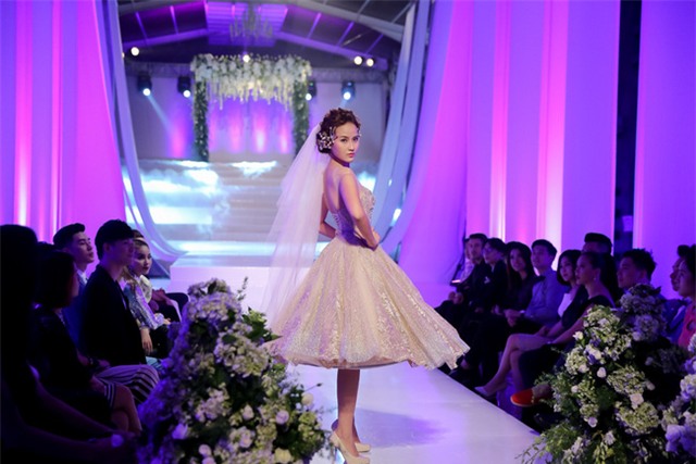 The Face: 3 lần bị Phạm Hương loại học trò, Lan Khuê khóc nấc bỏ về - Ảnh 12.