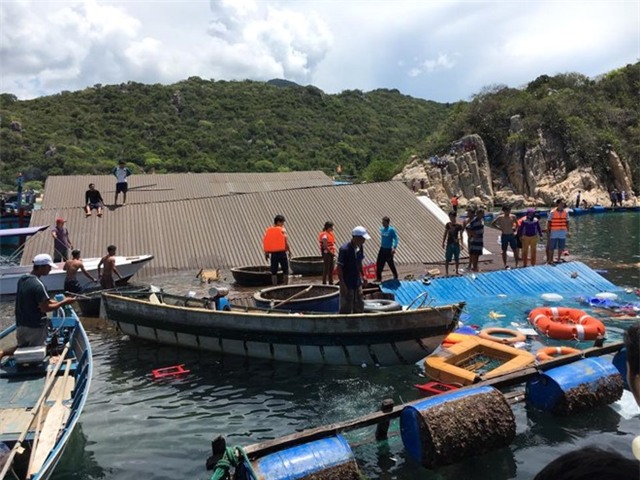 Nhà hàng nổi bị sập, nhà hàng nổi ở vịnh Vĩnh Hy