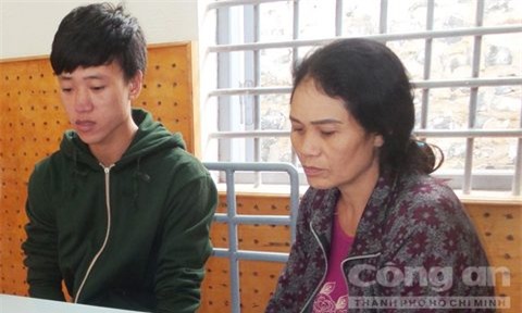 bat giu 2 me con tra tan mot phu nu nhu