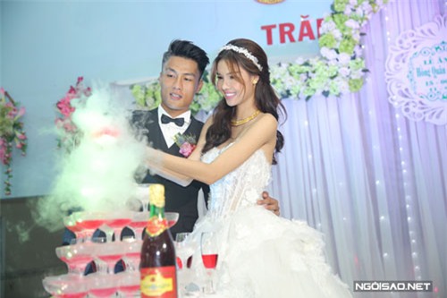 hong quan lai gay bat ngo tren facebook hinh anh 1