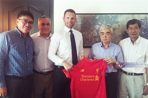 liverpool sap sang viet nam thi dau? hinh anh 1