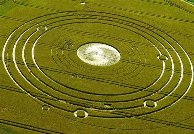 Đi tìm ẩn số về những vòng tròn bí ẩn của người ngoài hành tinh - Ảnh 4.