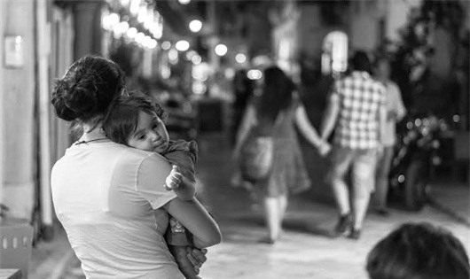 Cho chồng “đi lại” với bồ  để con có bố