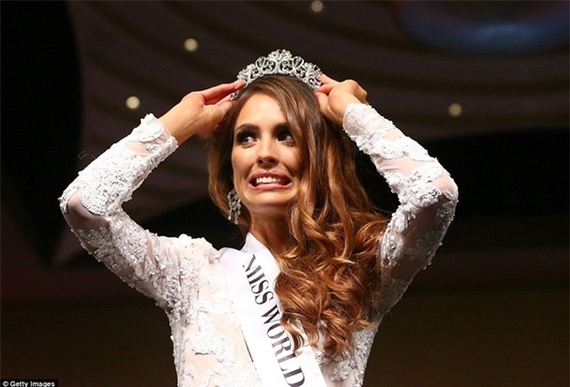 Hoa hậu Australia nhăn nhó vì vương miện rơi khỏi đầu - Ảnh 5.