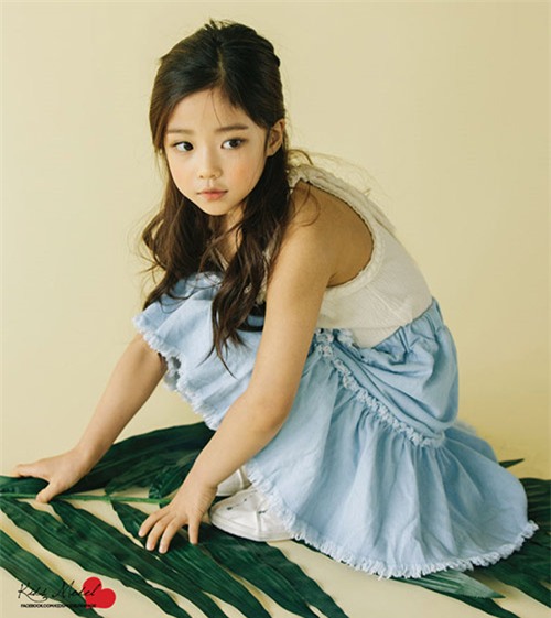 be gai 8 tuoi so huu ve dep sang chanh khien hotgirl dan chi cung ao uoc - 3