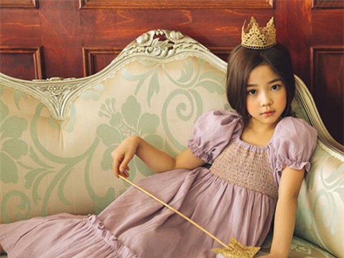 be gai 8 tuoi so huu ve dep sang chanh khien hotgirl dan chi cung ao uoc - 5