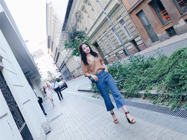 Những thiết kế quần jeans nào đang sốt sình sịch trong hè này?