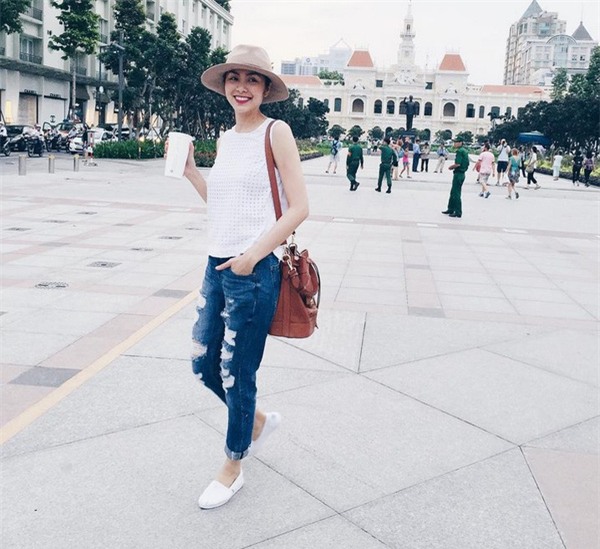 Những thiết kế quần jeans nào đang sốt sình sịch trong hè này?