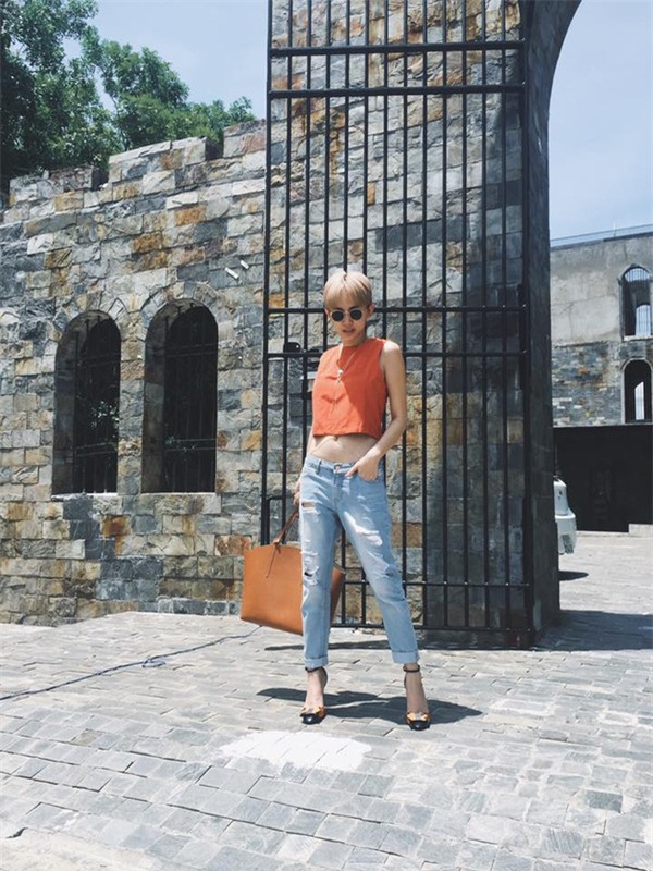 Những thiết kế quần jeans nào đang sốt sình sịch trong hè này?