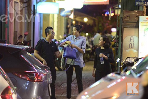 pham huong vui ve di cafe, hat karaoke giua