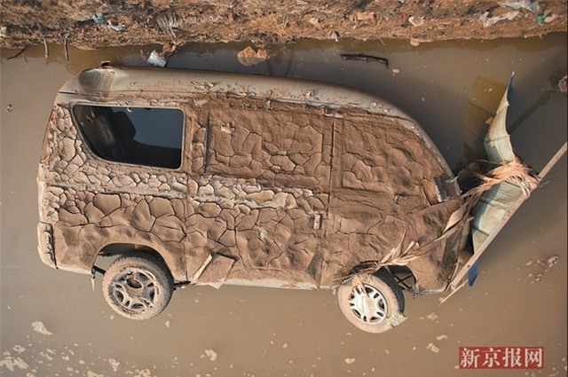 150 người chết vì mưa rơi, người dân Trung Quốc khóc nấc vì tán gia bại sản - Ảnh 10.