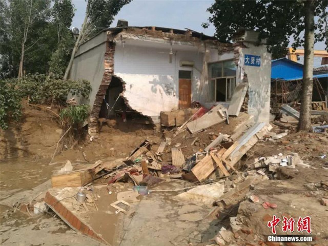 150 người chết vì mưa rơi, người dân Trung Quốc khóc nấc vì tán gia bại sản - Ảnh 11.