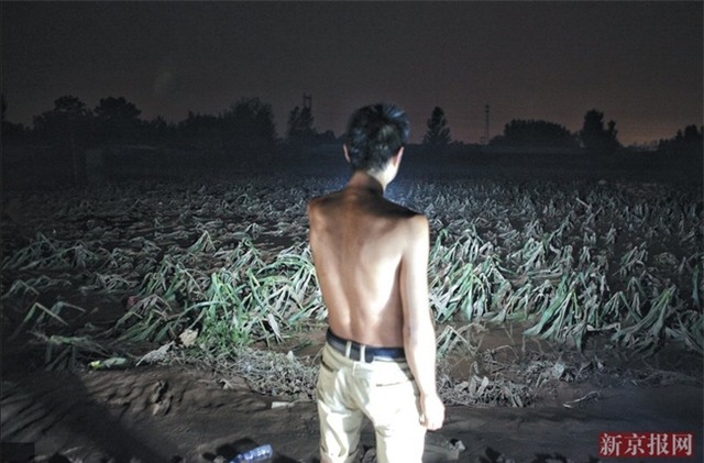 150 người chết vì mưa rơi, người dân Trung Quốc khóc nấc vì tán gia bại sản - Ảnh 17.