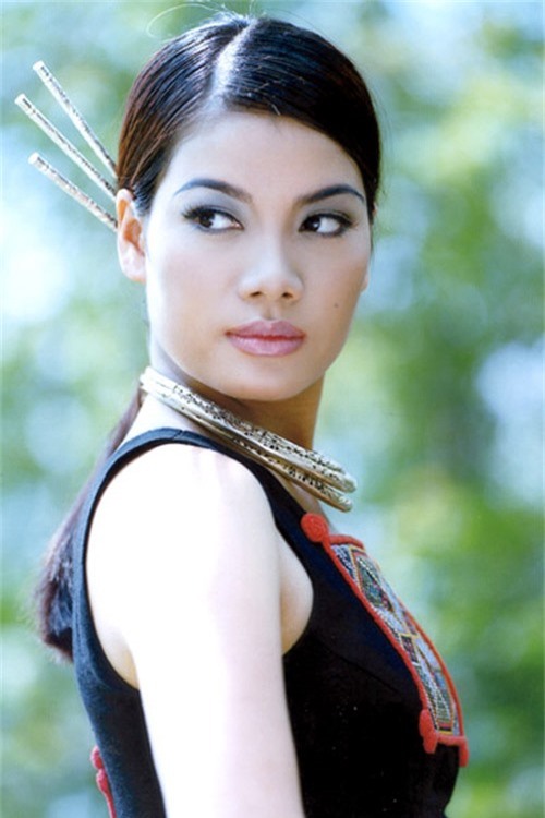 thoi trang sao viet thoi xua: khong dao keo truong ngoc anh van dep