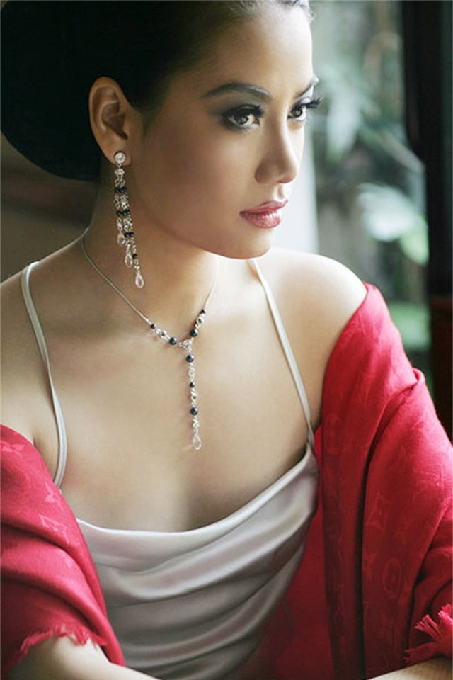 thoi trang sao viet thoi xua: khong dao keo truong ngoc anh van dep 