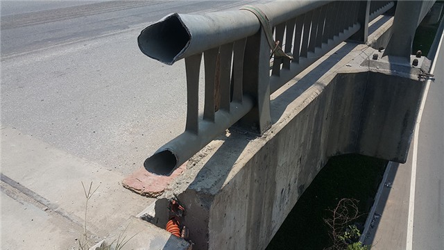 ô tô lao từ đường trên cao, đường vành đai 3, lao từ cầu Thanh Trì, tài xế tử vong khi lao từ đường trên cao