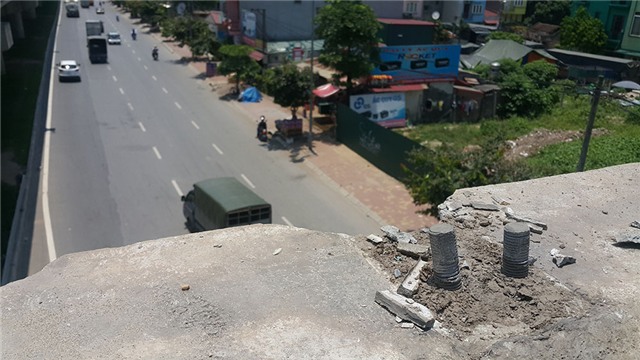 ô tô lao từ đường trên cao, đường vành đai 3, lao từ cầu Thanh Trì, tài xế tử vong khi lao từ đường trên cao