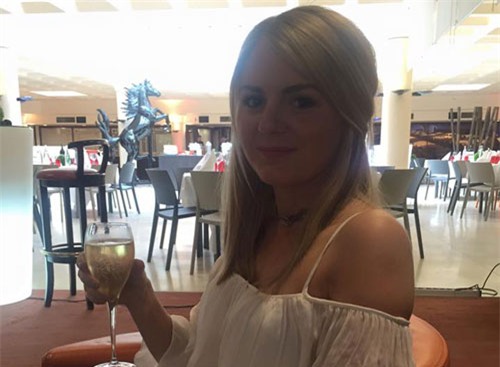 ngam co vo xinh nhu mong cua tien ve joe allen hinh anh 3