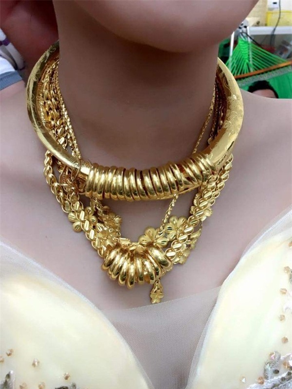 Choáng với với những đám cưới chẳng có gì ngoài vàng