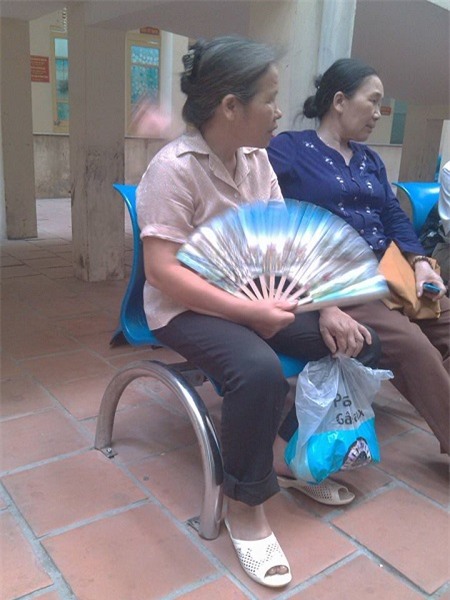 benh nhan phai dong truoc 220 nghin moi duoc di ve sinh o benh vien - 1