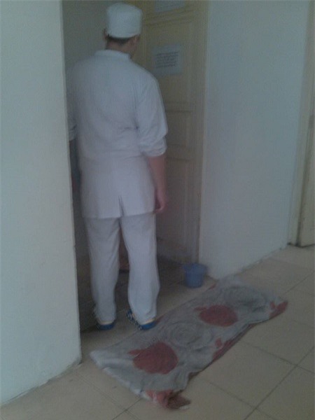 benh nhan phai dong truoc 220 nghin moi duoc di ve sinh o benh vien - 5