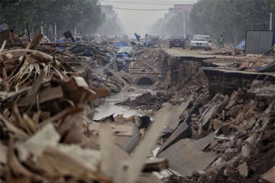 Thiên tai liên tiếp giáng xuống Trung Quốc, hơn 800 người chết - Ảnh 1.