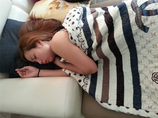 Chị Huệ ngủ nhiều sau khi bị mất tích trở về Ảnh: Ánh Bình