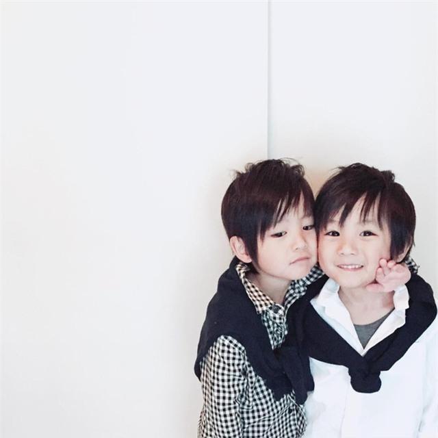 Hai anh em sinh đôi chỉ mới 5 tuổi này đang làm mưa làm gió Instagram vì quá dễ thương! - Ảnh 22.
