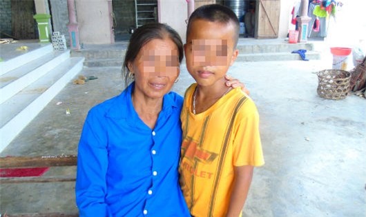 Hai trẻ mồ côi ám ảnh cái chết của mẹ đúng ngày Mùng 1 Tết
