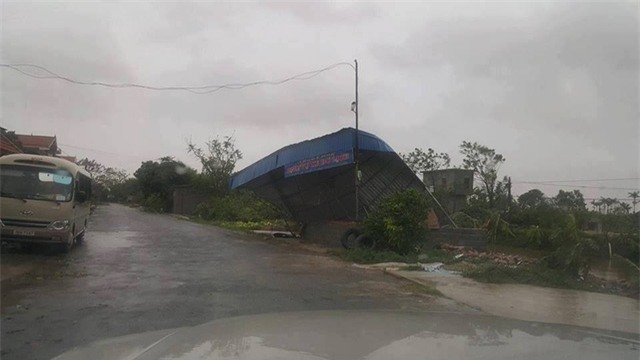 Thiệt hại sau cơn bão đêm qua tại Trực Ninh, Nam Định. (Ảnh: Đình Hưng)