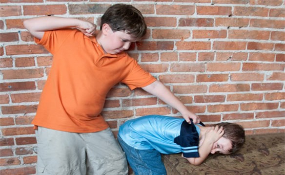 dạy con, con bị bạn đánh, làm gì khi con bị bạn đánh, bạo lực học đường