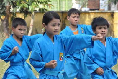 dạy con, con bị bạn đánh, làm gì khi con bị bạn đánh, bạo lực học đường