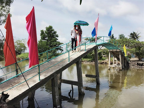 cong vinh - thuy tien bi nem da vi xay cau tu thien... kem chat luong hinh anh 7