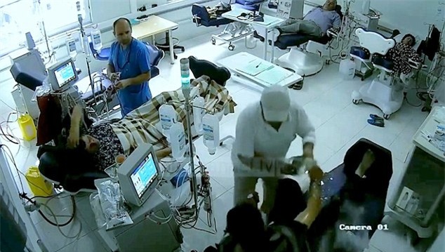 Bị tẩm xăng lên người rồi thiêu sống, 2 bệnh nhân chết thảm trong bệnh viện - Ảnh 1.